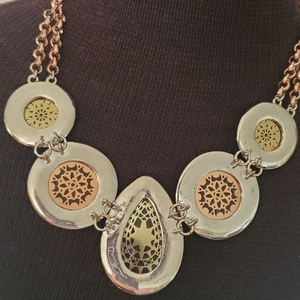 Amber look stones with filigree tri-tone necklace - Picture 5 of 9
